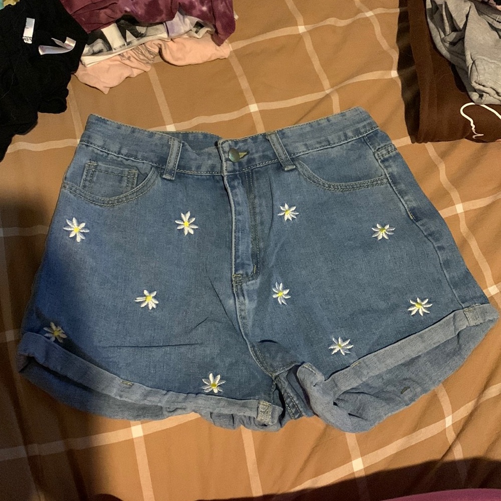 High-Rise Embroidered Daisies